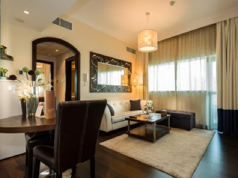 ファースト セントラル ホテル スイーツ アメリカン・ユニバーシティ・イン・ドバイ周辺のホテル