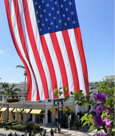 Charming Coastal Escape with Sunroom and Cozy Ambiance - Delightful Retreat