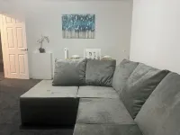 Cosy & Stylish 2 Bedroom G/F flat in Prime Location