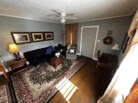 Charming 1-bedroom shotgun style house in historic downtown Natchez