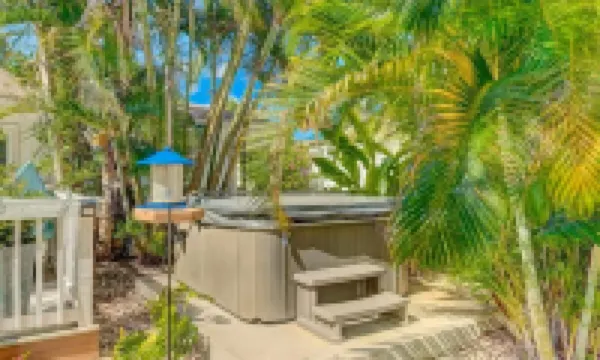 50 % Off 3 Br -Resort Like Villa Mins from Siesta Key- Heated-Pool & Hottub