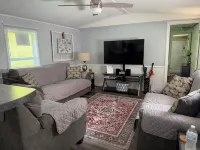 Rosey's Retreat Charming 2-bedroom Country Cottage in LaFollette, Tennessee WiFi
