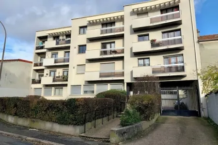Quiet Montreuil... a 3-minute walk from the metro