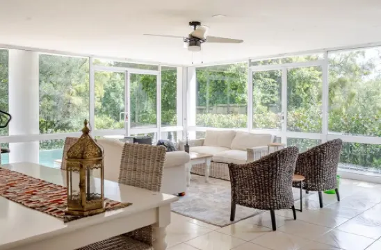 Spacious 5-bedroom house in amazing Sandton with AC