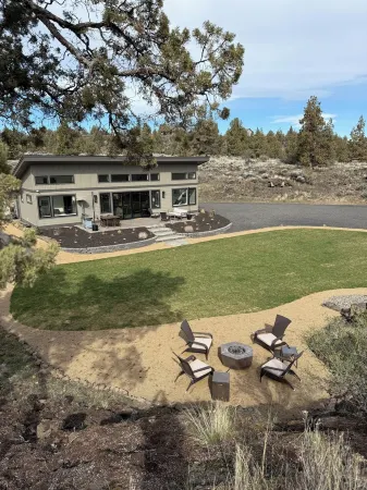 Tranquil Wellness Oasis-Barrel Sauna/Cold Plunge/RedLite/Juicer/Walking Paths