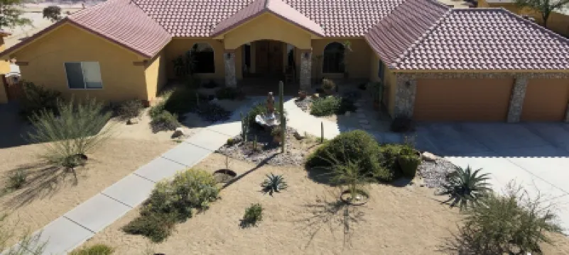 Spacious 5-bedroom estate in superb Indio with Swimming Pool, Jacuzzi and more!