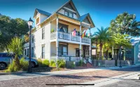 1880 Victorian In Heart Of Downtown