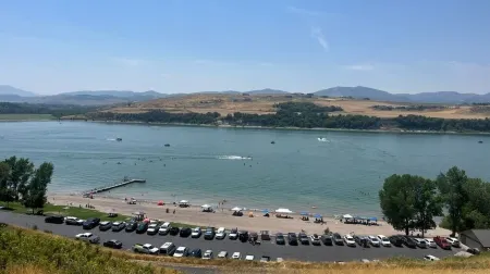 Updated country home sleeps 8 firepit mountain view close to Hyrum Reservoir