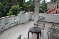 Jaffna Travel & Guest Inn: 2 AC Bedroom first floor AC house with free parking - 2-Star