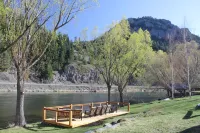 High End Lodging for Medium to Large Groups in the Canyon of the Missouri River!
