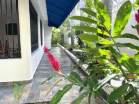 Large 3 BD home w/AC,Beautiful Yard,Best location Hotel a San Francisco de Macoris