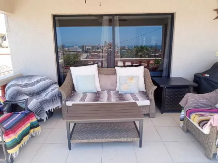 Cozy 1-bedroom, Full bath, full kitchen. Beautiful ocean Views!