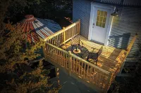 Grain Bin Cabin w/Hot Tub. 2 levels w/Balcony. 1.5 Bathrooms