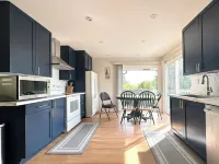 Newly renovated 3BD 2 Bath, Spacious with lots of light!