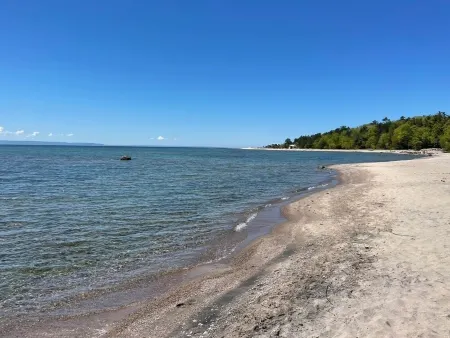 The Beau at Belle-eau-Claire beach Отели в г. Тини