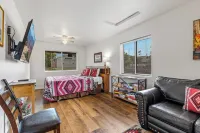 Lower Rates!  the Grand Canyon Orange Blossom -Downtown with A/C.