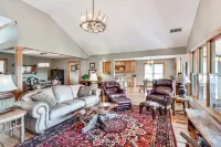 Stunning Dahlonega Gem: Mountain & Waterfall Views - 4-Star