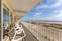 Gorgeous Views and Beachfront Pool - Serene Oceanfront Escape 에르마 호텔
