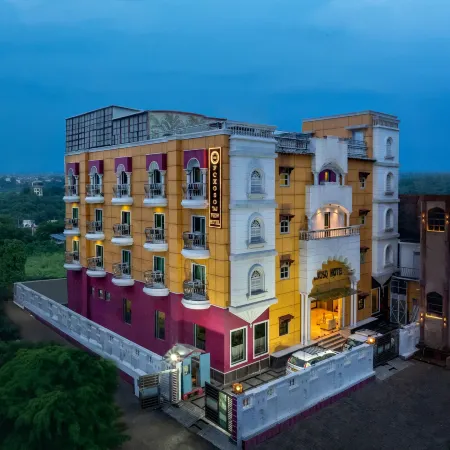 Foxoso Taj View Hotel