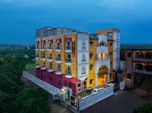 Foxoso Taj View Hotel