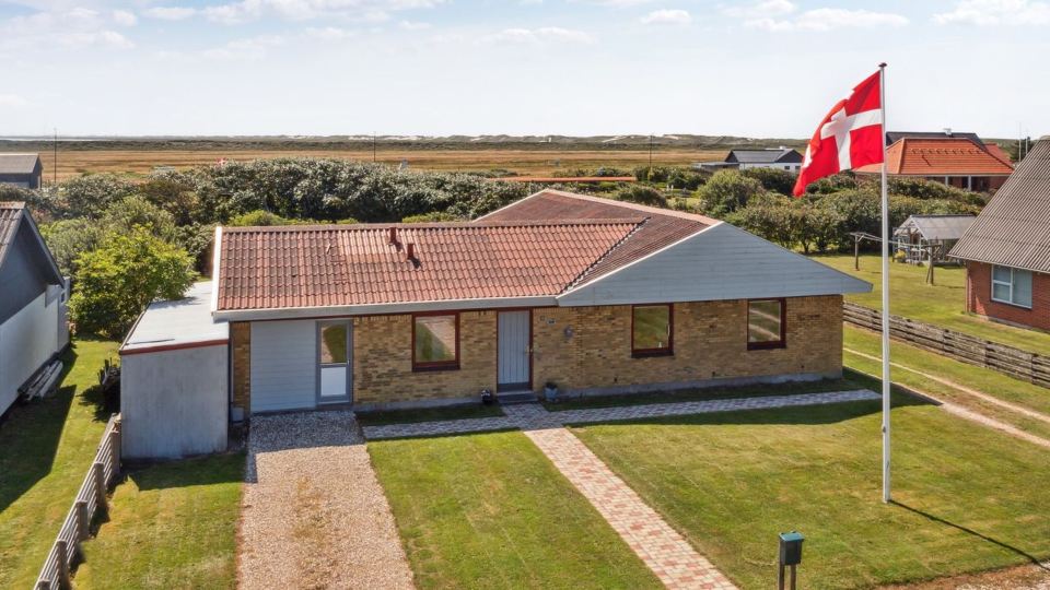 "Ingward" - 750m from the Sea