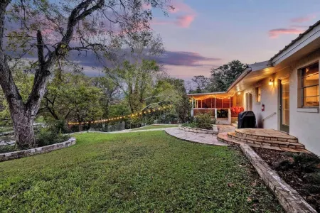 Luxury Lakefront Oasis with Boat Dock-Firepit