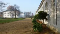 Hotel Schloss Neuhardenberg - parking