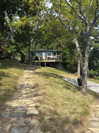 3-bedroom modern mid century cabin! Hot tub, fire pit and lake front