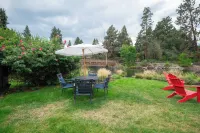 Riverfront Cottage Epic Walkable Location on River