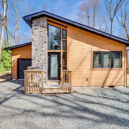 Walk to Water Park: Split-Rock Resort Home w/ Deck