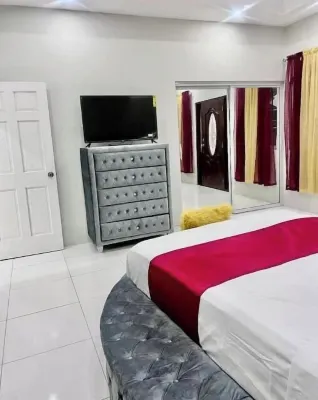 Nate Luxury Stay - Cozy family retreat in Old Harbour. Pet-Friendly! Hotels near Old Harbour SDA