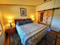 Sunset Lake Home Montrose - 2 lakes on 35 acres