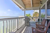 Waterfront Deck and Bay Access Galveston Getaway! - Jacuzzi