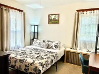 Cozy First Floor Apartment. Located in a quiet neighborhood. Hotels in Chicopee