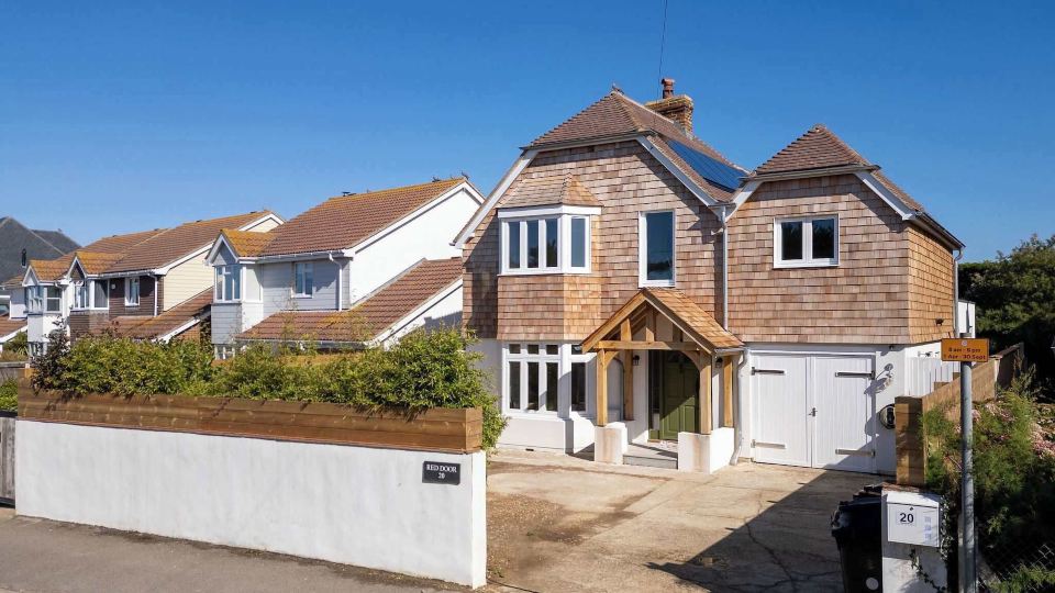 Newly Renovated Beachside Retreat for 10