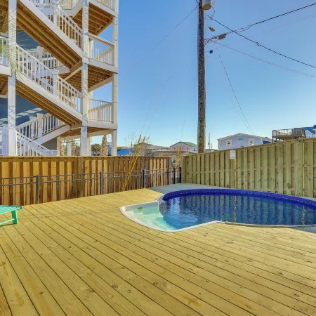 Chic Surf City Retreat w/ Pool < 1 Block to Beach!
