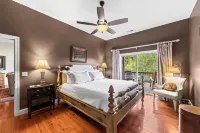 Luxury Condo w/ Mountain View, Full Kitchen, W&D, Garage and No Steps to get in!