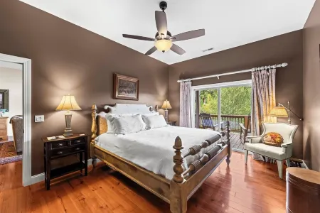 Luxury Condo w/ Mountain View, Full Kitchen, W&D, Garage and No Steps to get in!