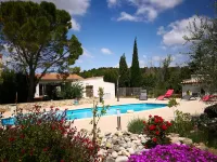 Tranquil Villa with Pool - Huvilat