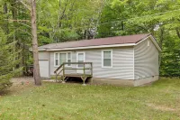 Ludington Cottage w/ Lake Views & Boat Parking - Wi-Fi