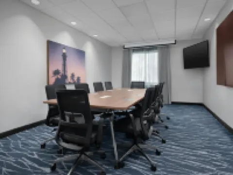 แฟร์ฟิลด์ อินน์แอนด์สวีทส์ สนามบิน/ท่าเรือท่องเที่ยวฟอร์ตลอเดอร์เดล โรงแรมในดาเนียบีช