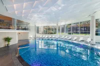 Crowne Plaza 布加勒斯特 - 游泳池