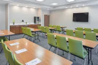 Holiday Inn Express & Suites SALEM by IHG