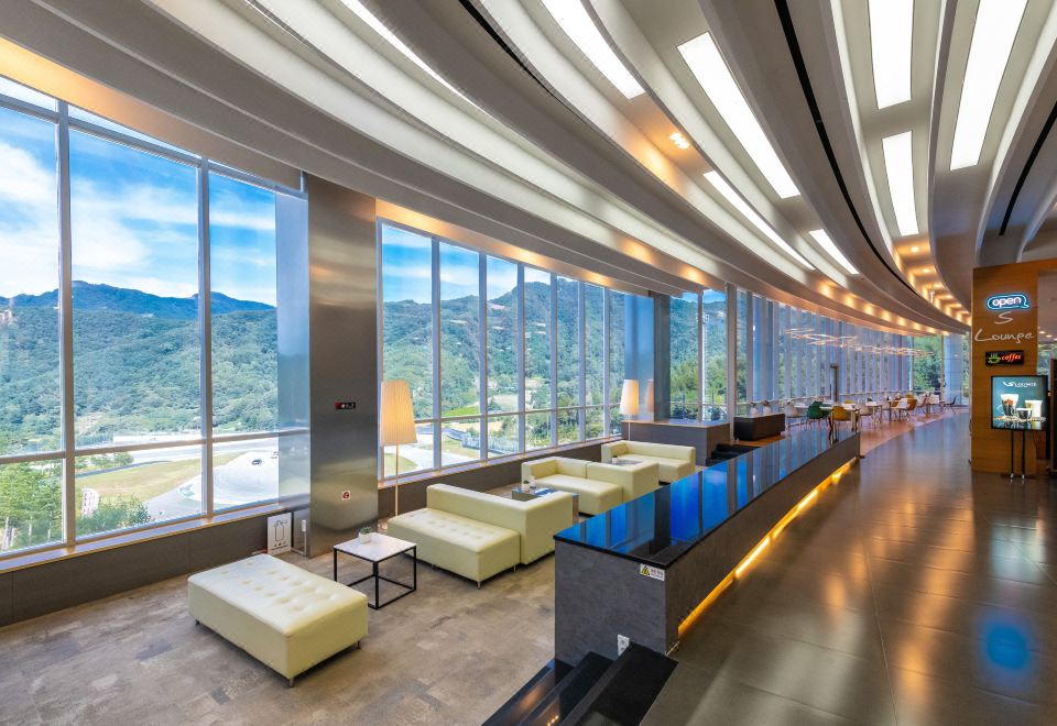 테이크 호텔 앤 리조트 인제의 깔끔한 로비