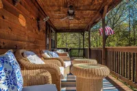 Private and Spacious Cabin with Hot Tub, Pool Table and Arcade