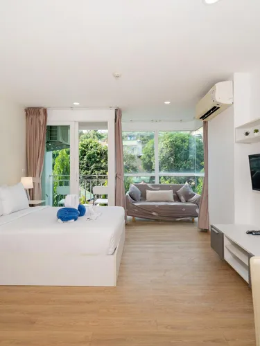 รูปภาพของMountain view bright apartment in Kata