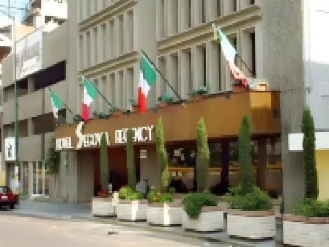 Segovia Regency Hotels near The Angel of Independence