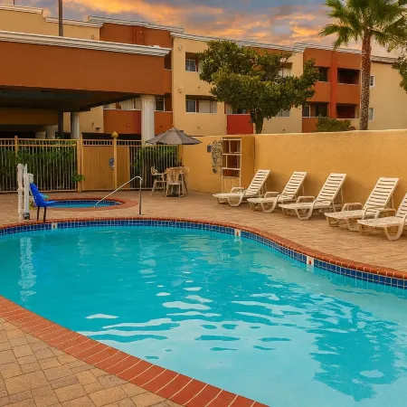 Comfort Inn & Suites Huntington Beach
