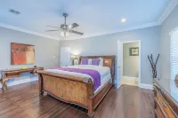 Garden District Upscale Home w/Gated Off-Street Parking & Streetcar Access