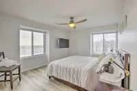 Charming Oceanside Condo w/ Beach & Pool Access! - Apartments